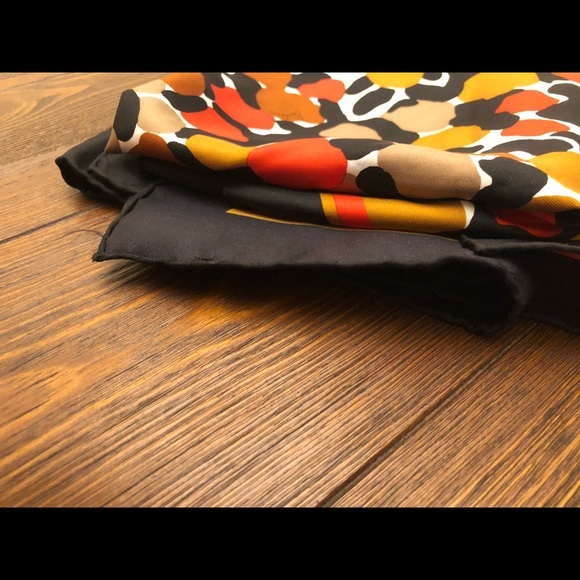 Burberry square scarf - Picture 6 of 8